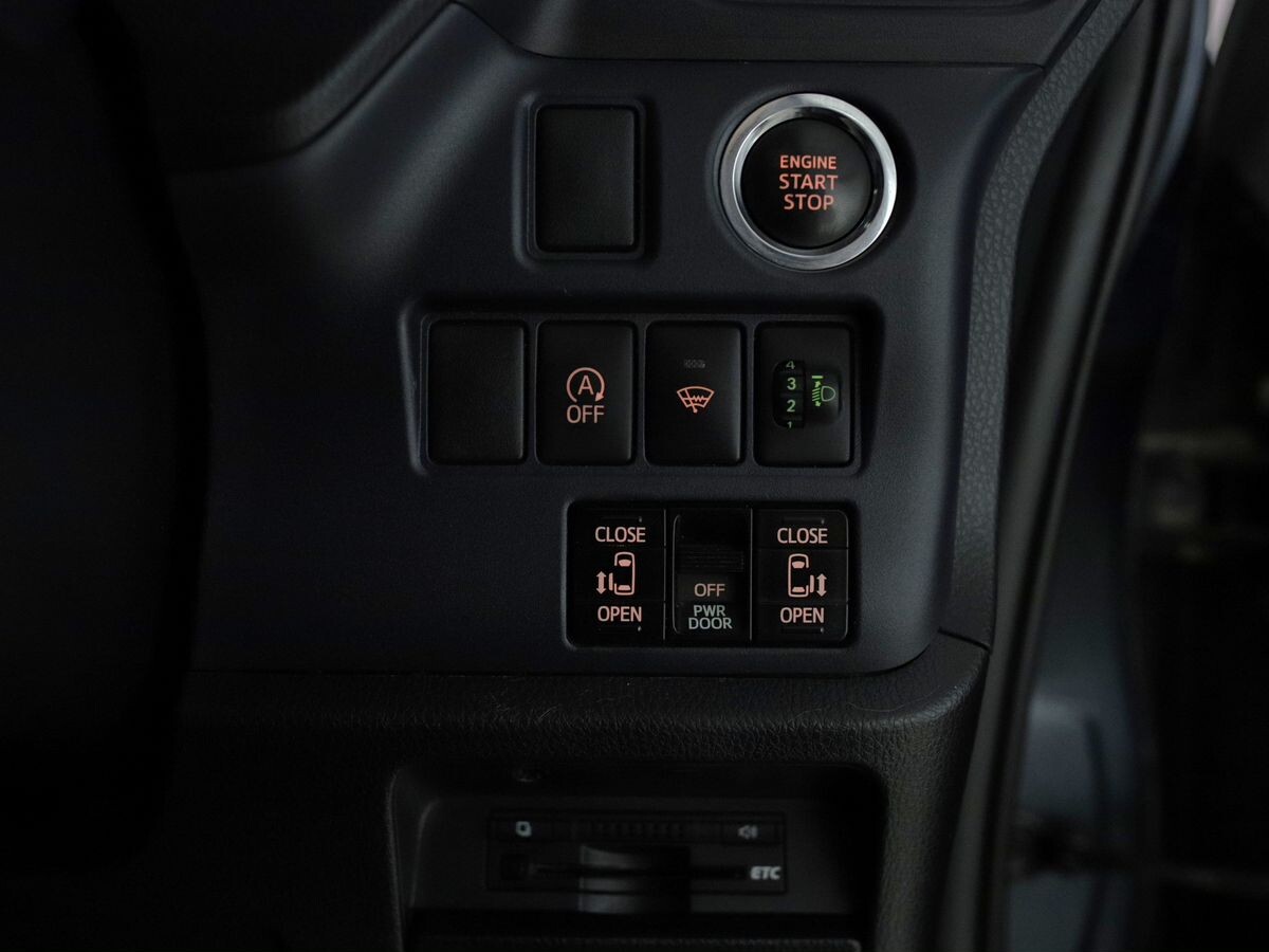 Toyota Voxy 2014 - фото автомобиля