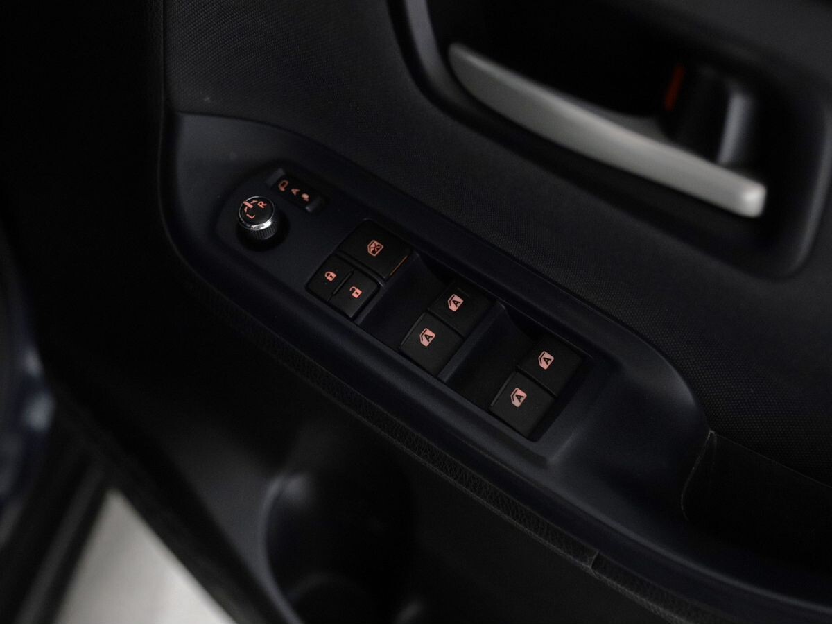 Toyota Voxy 2014 - фото автомобиля
