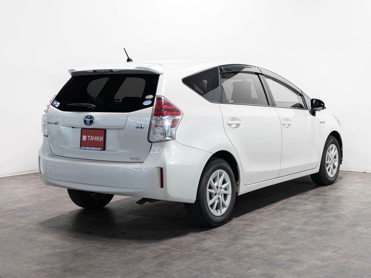 Toyota Prius Alpha 2015 - фото автомобиля