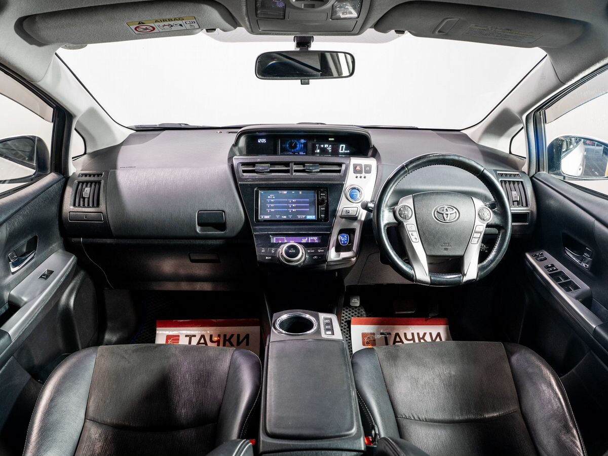 Toyota Prius Alpha 2015 - фото автомобиля