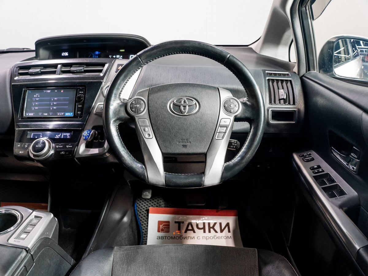 Toyota Prius Alpha 2015 - фото автомобиля