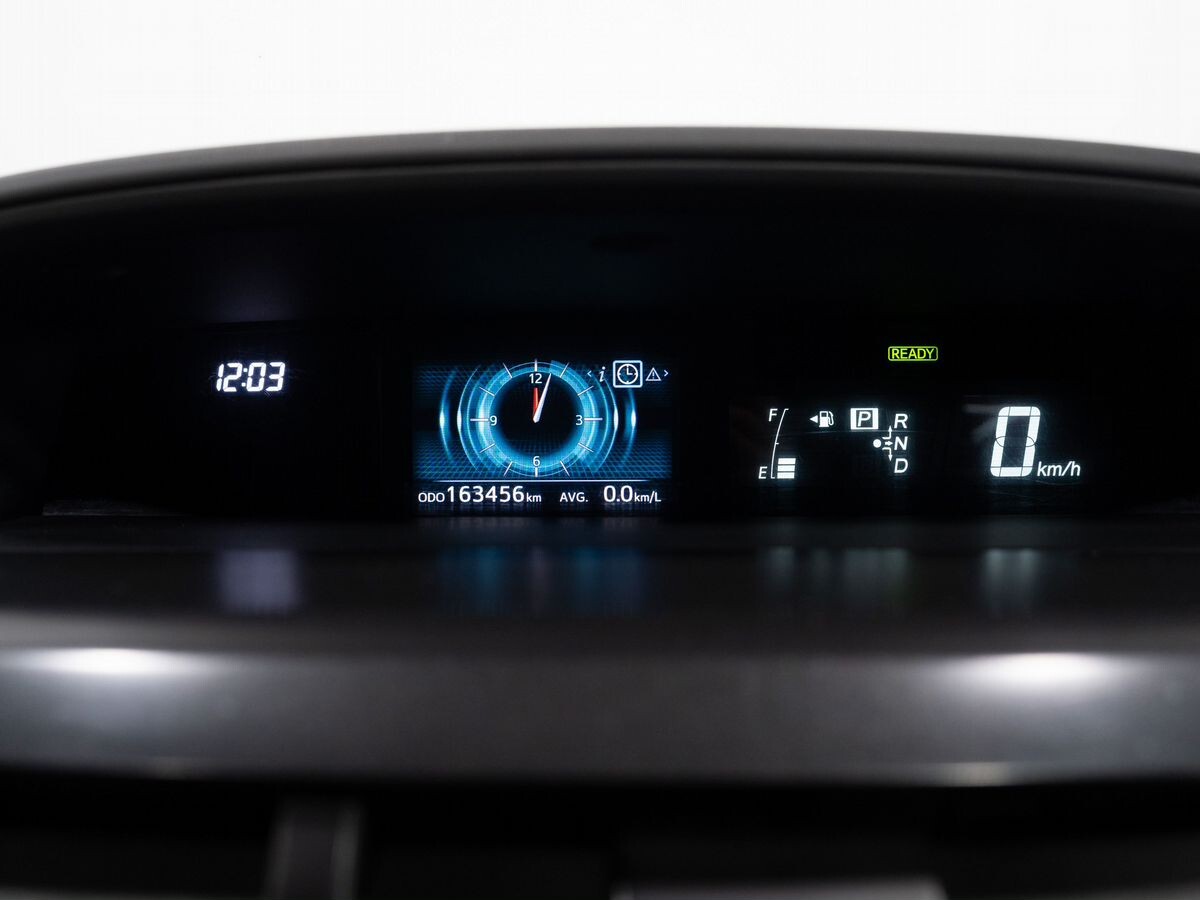Toyota Prius Alpha 2015 - фото автомобиля