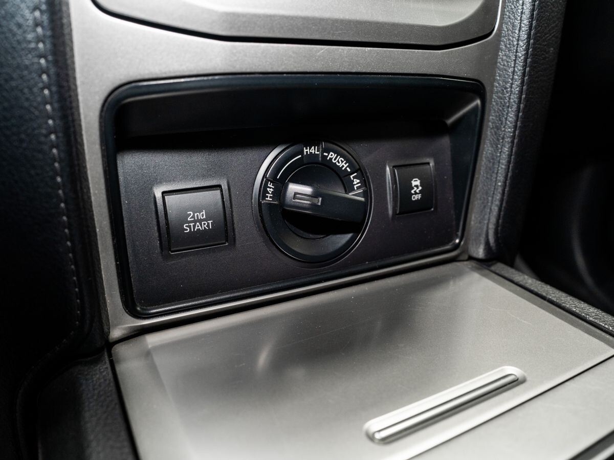 Toyota Land Cruiser Prado 2019 - фото автомобиля