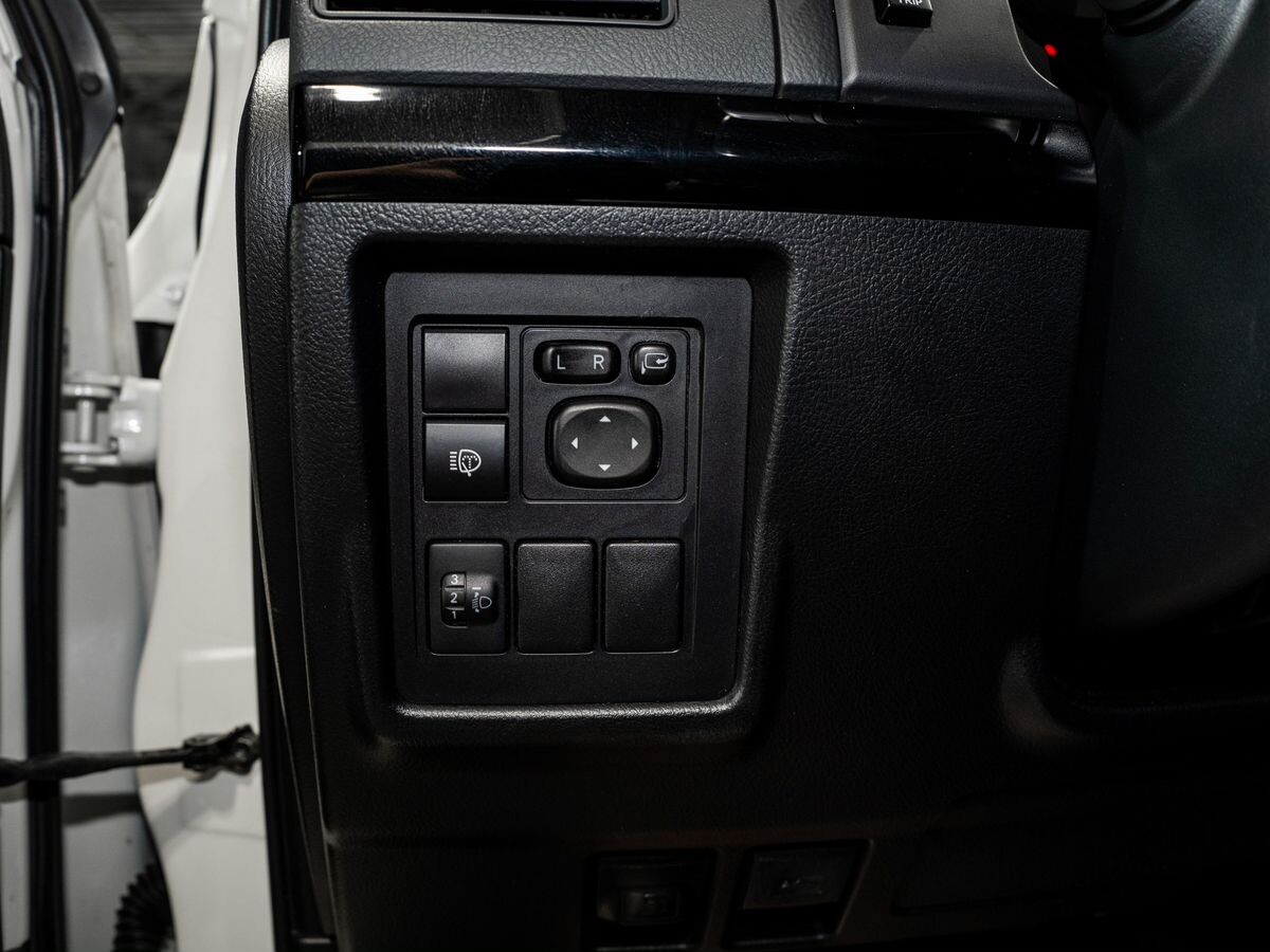 Toyota Land Cruiser Prado 2019 - фото автомобиля