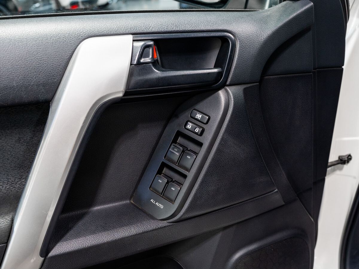 Toyota Land Cruiser Prado 2019 - фото автомобиля