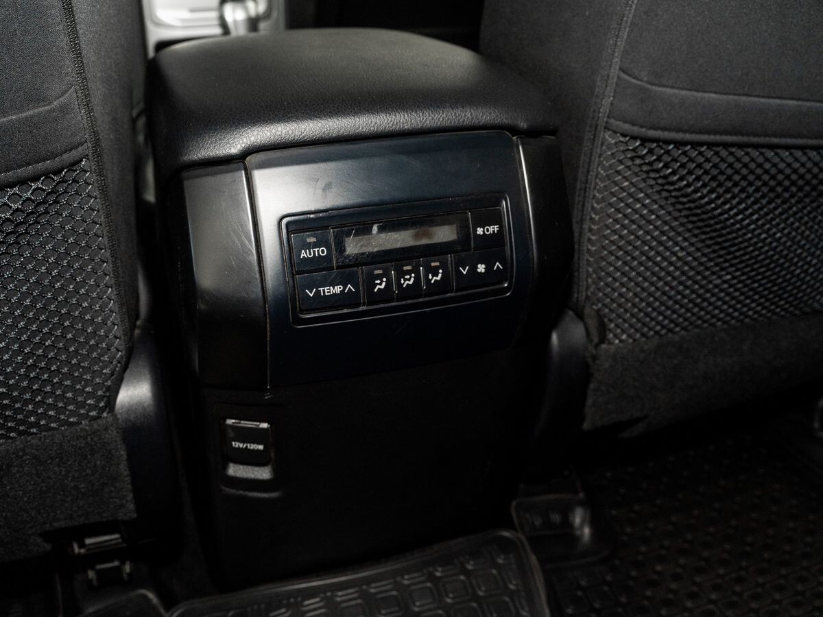 Toyota Land Cruiser Prado 2019 - фото автомобиля