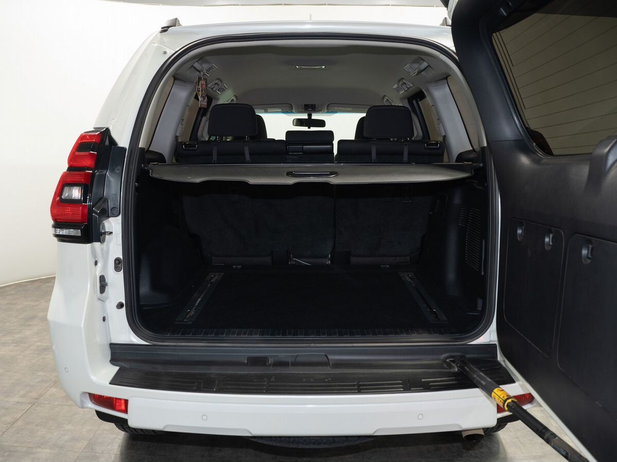 Toyota Land Cruiser Prado 2019 - фото автомобиля