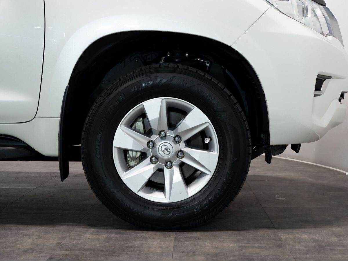 Toyota Land Cruiser Prado 2019 - фото автомобиля