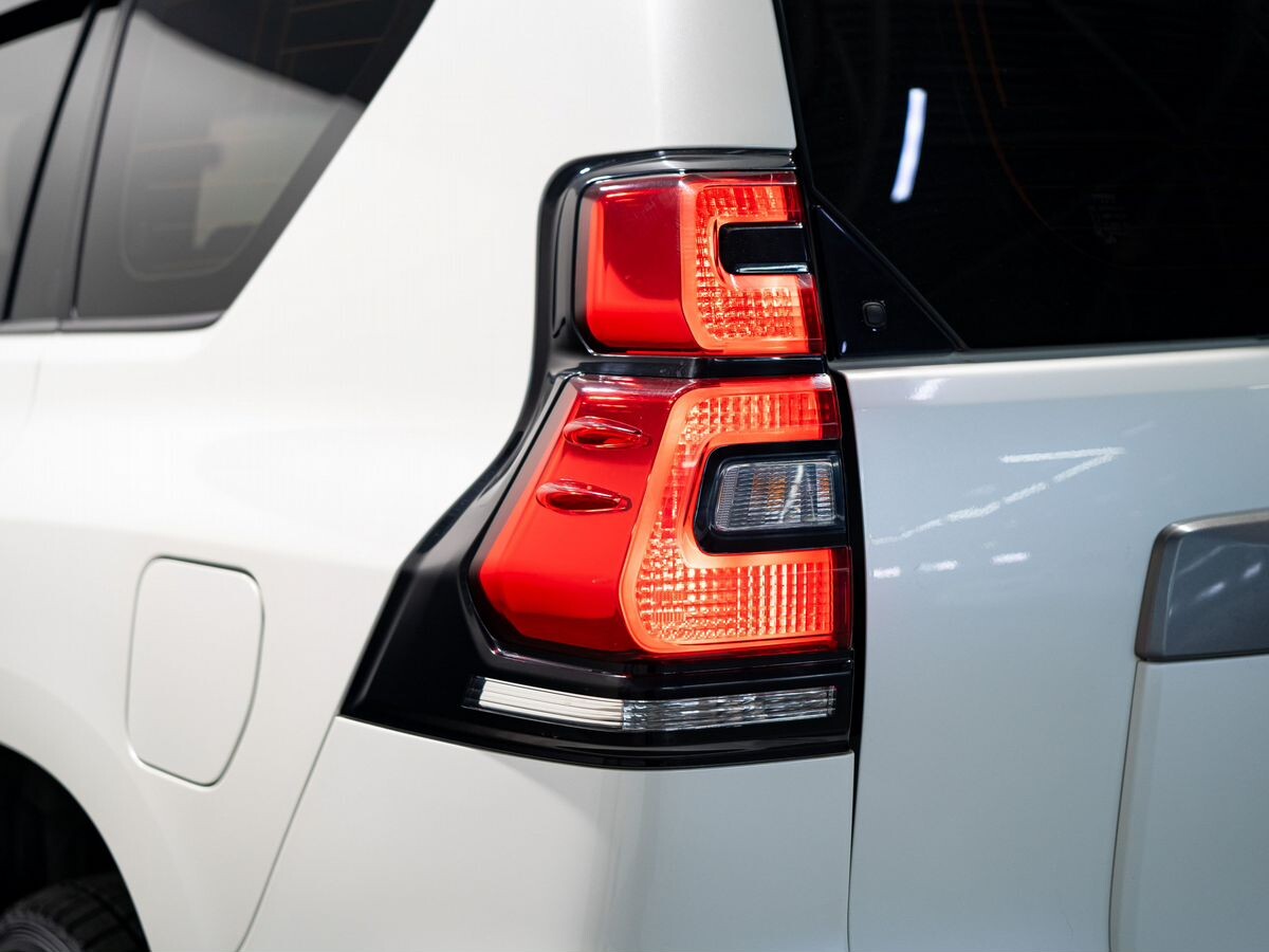 Toyota Land Cruiser Prado 2019 - фото автомобиля