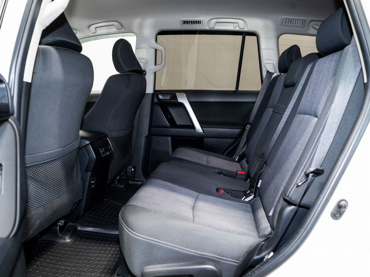 Toyota Land Cruiser Prado 2019 - фото автомобиля