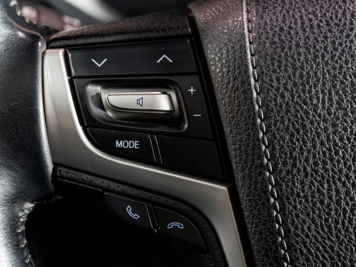 Toyota Land Cruiser Prado 2019 - фото автомобиля