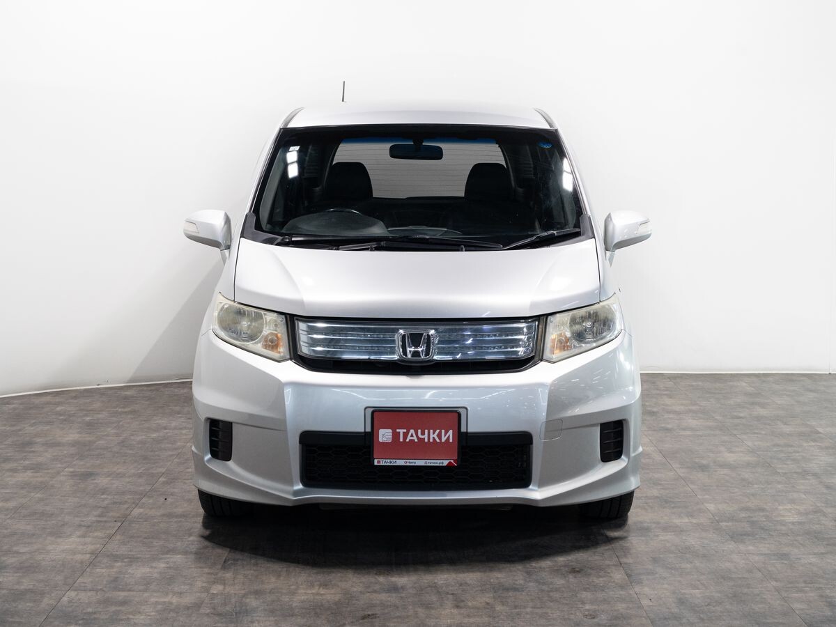 Honda Freed Spike 2013 - фото автомобиля