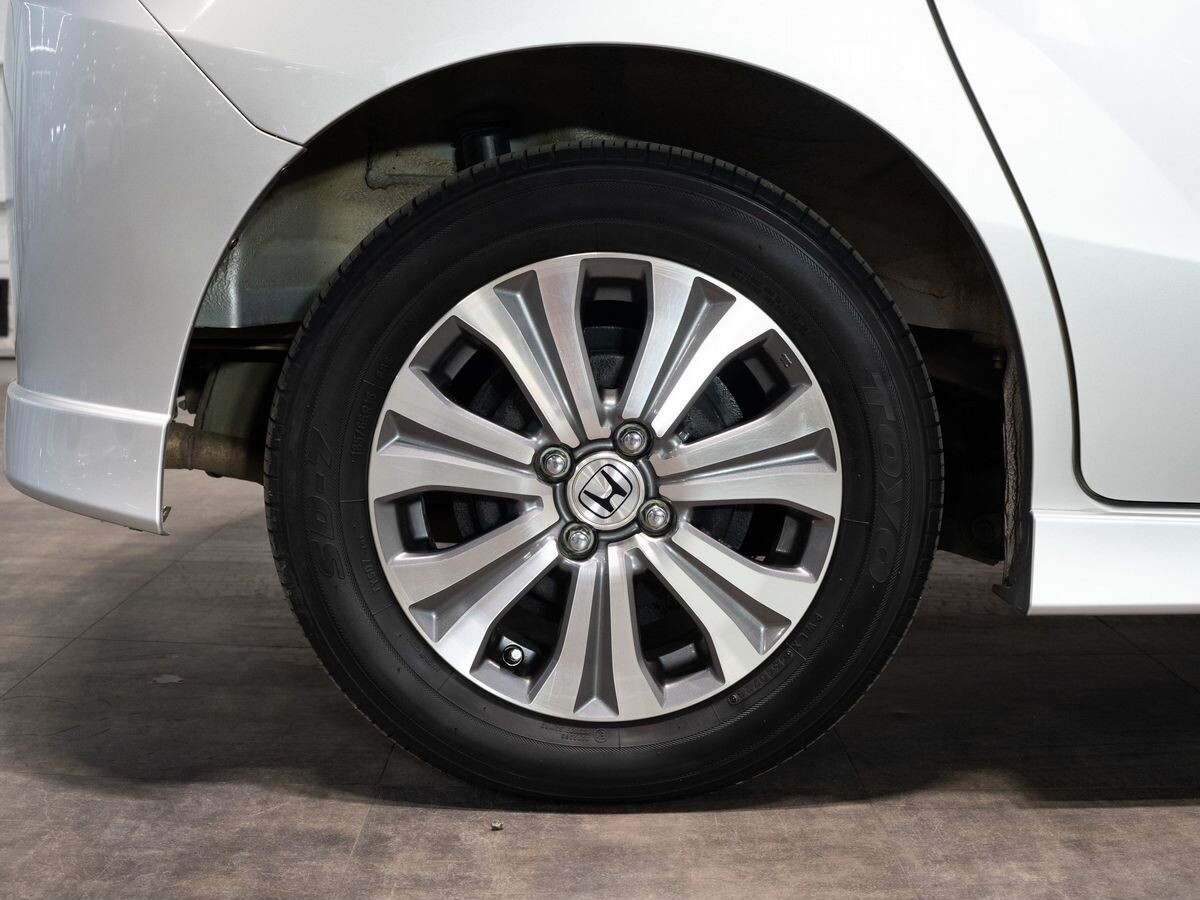Honda Freed Spike 2013 - фото автомобиля