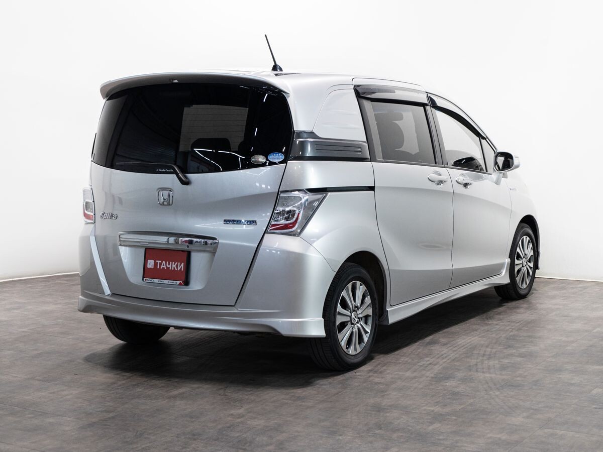 Honda Freed Spike 2013 - фото автомобиля