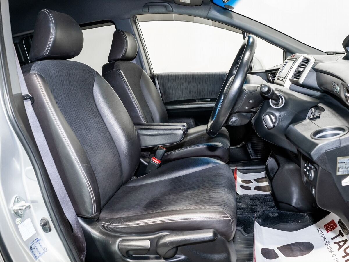Honda Freed Spike 2013 - фото автомобиля