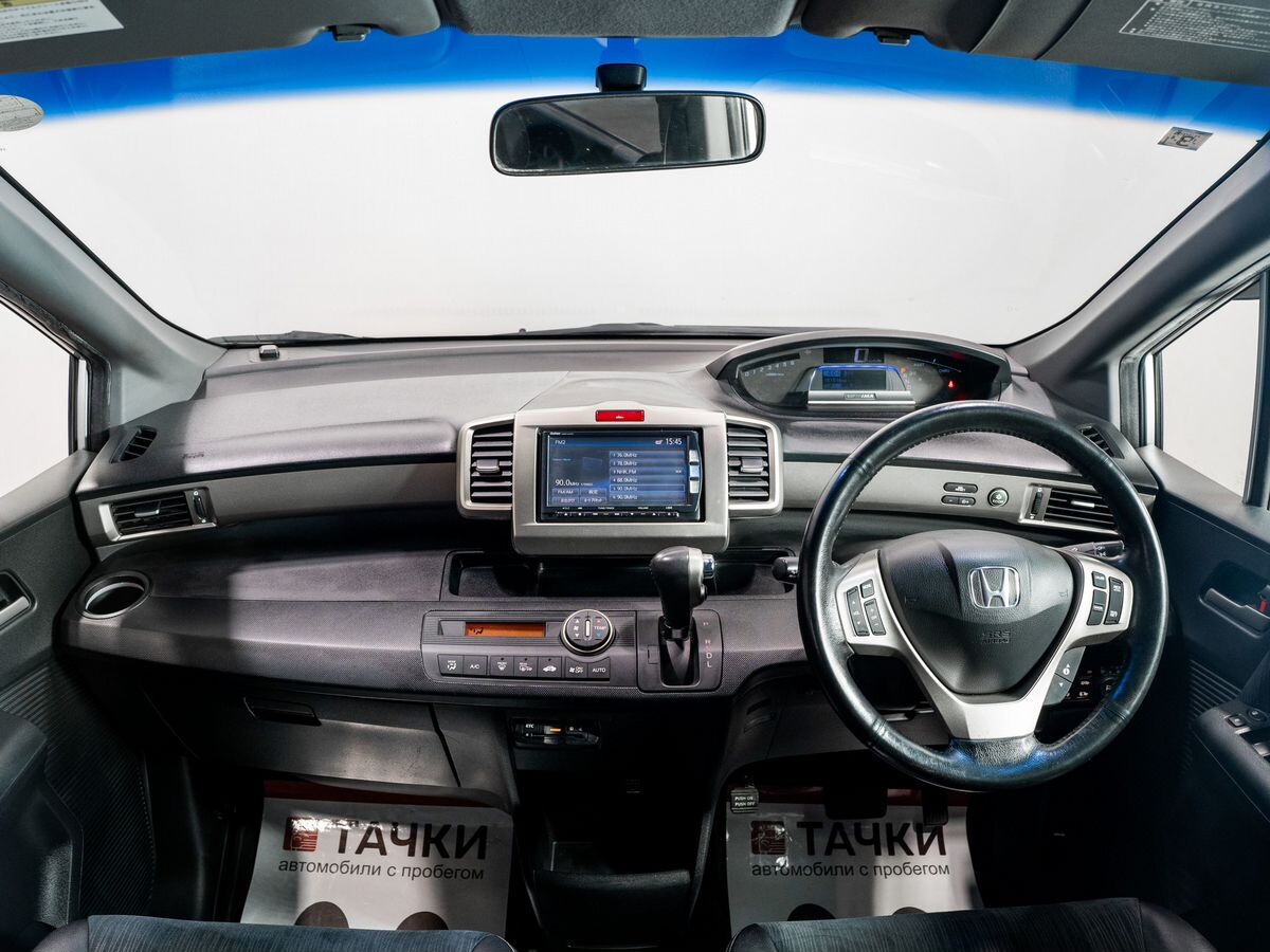 Honda Freed Spike 2013 - фото автомобиля