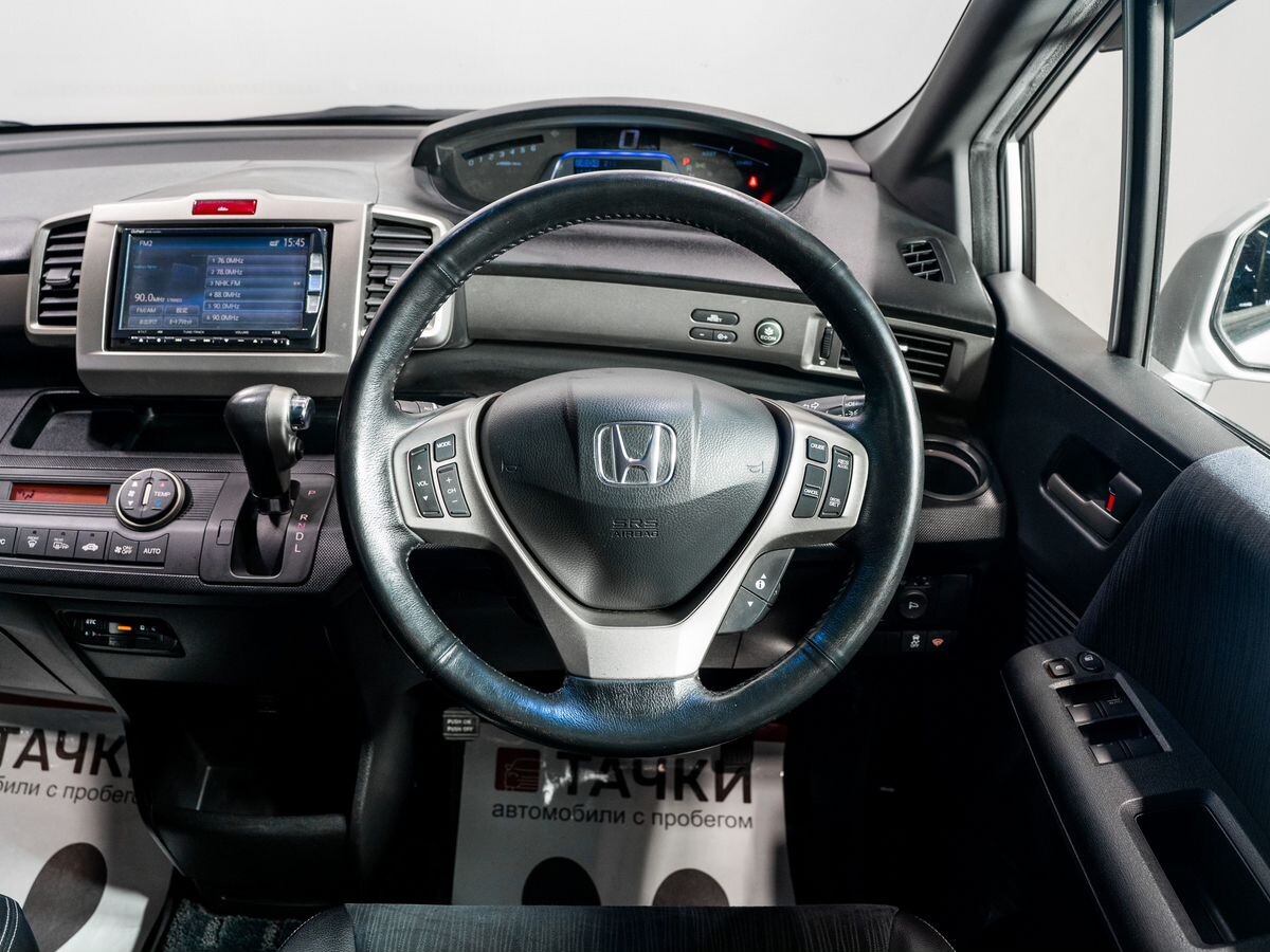 Honda Freed Spike 2013 - фото автомобиля