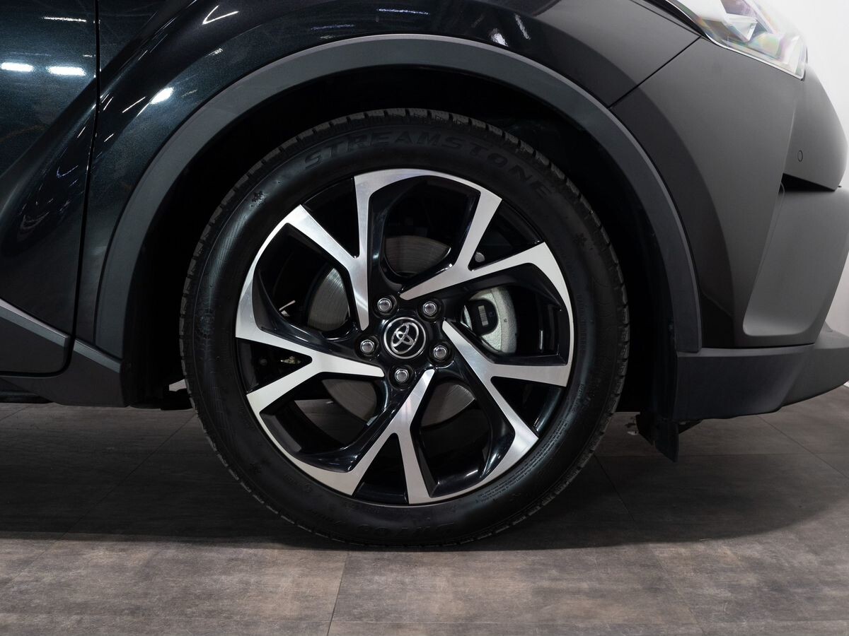 Toyota C-HR 2018 - фото автомобиля