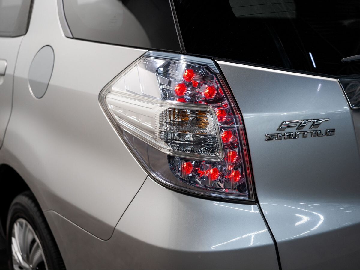 Honda Fit Shuttle 2011 - фото автомобиля