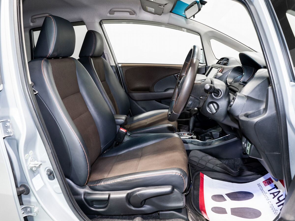 Honda Fit Shuttle 2011 - фото автомобиля