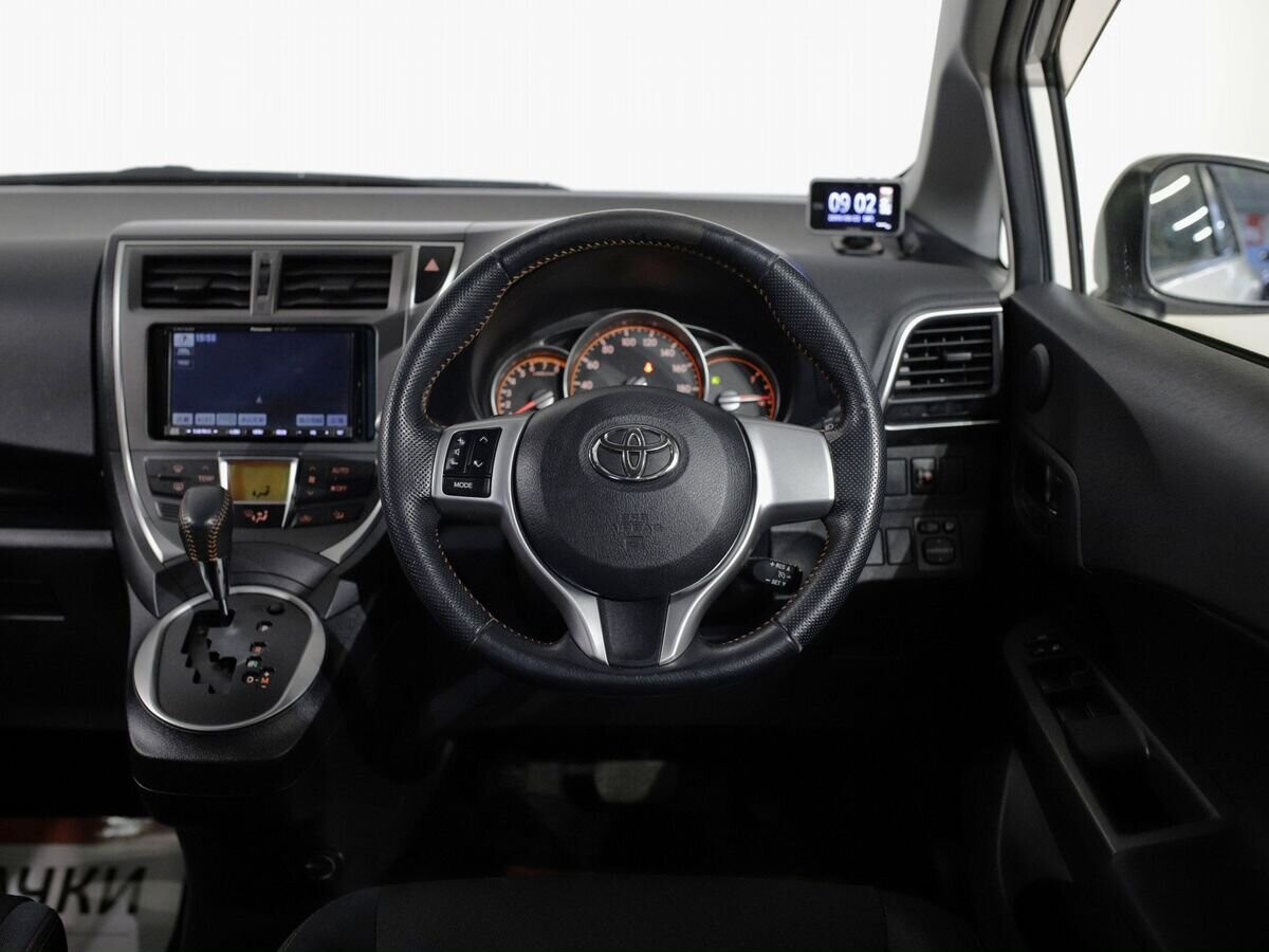 Toyota Ractis 2012 - фото автомобиля
