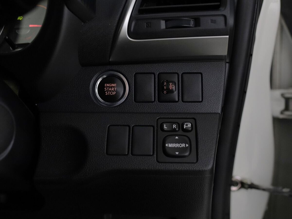 Toyota Ractis 2012 - фото автомобиля