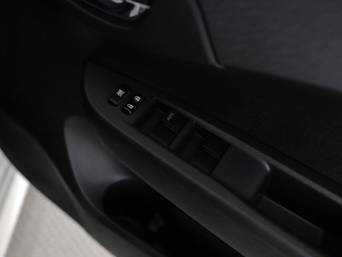 Toyota Ractis 2012 - фото автомобиля