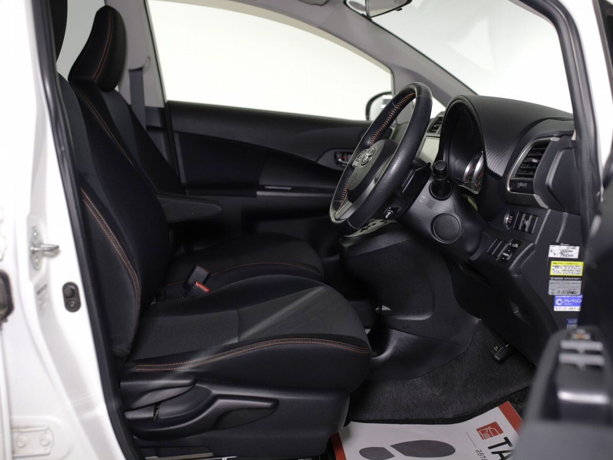 Toyota Ractis 2012 - фото автомобиля
