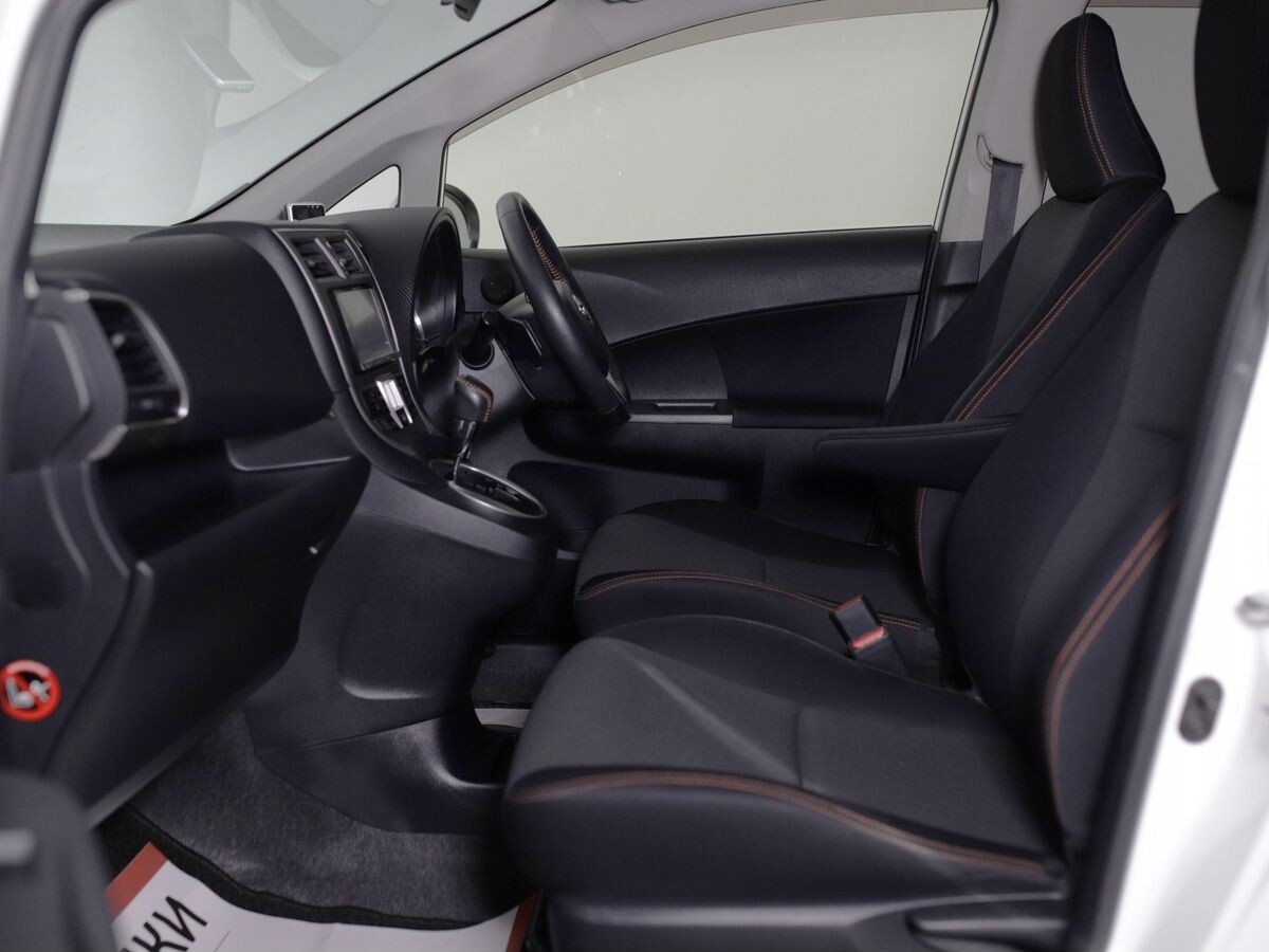 Toyota Ractis 2012 - фото автомобиля
