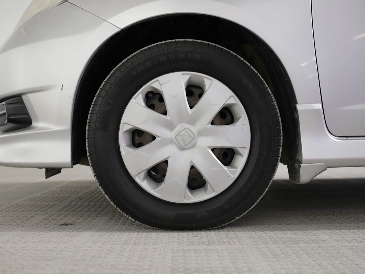 Honda Fit Shuttle 2011 - фото автомобиля