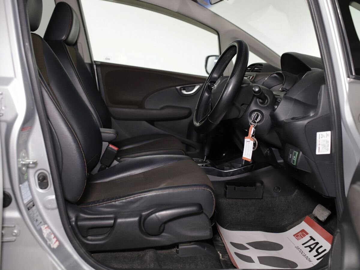 Honda Fit Shuttle 2011 - фото автомобиля