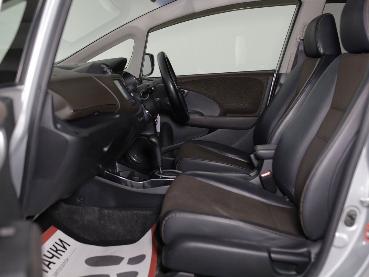 Honda Fit Shuttle 2011 - фото автомобиля