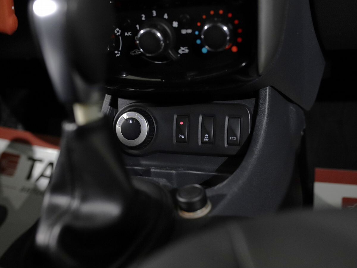 Nissan Terrano 2019 - фото автомобиля