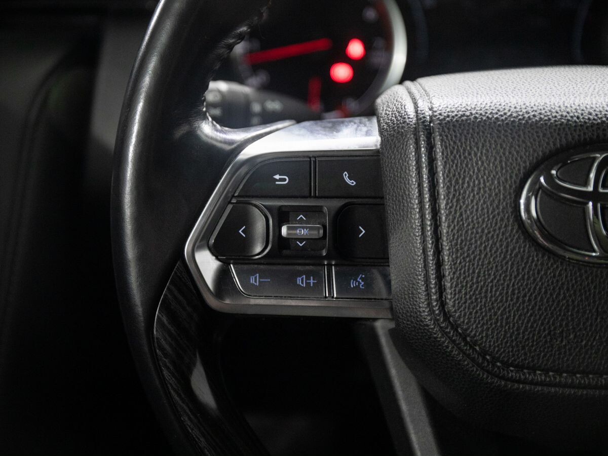 Toyota Land Cruiser 2021 - фото автомобиля
