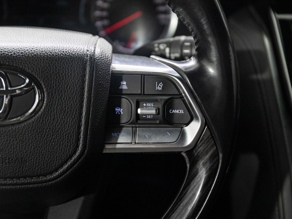 Toyota Land Cruiser 2021 - фото автомобиля