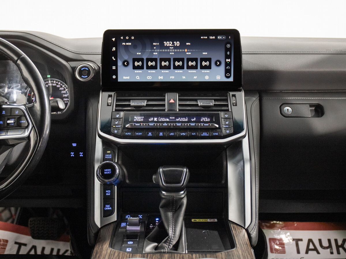 Toyota Land Cruiser 2021 - фото автомобиля