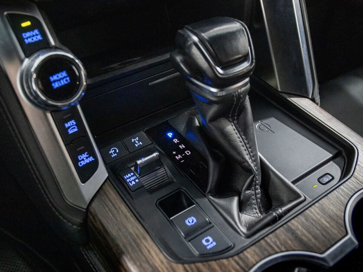 Toyota Land Cruiser 2021 - фото автомобиля