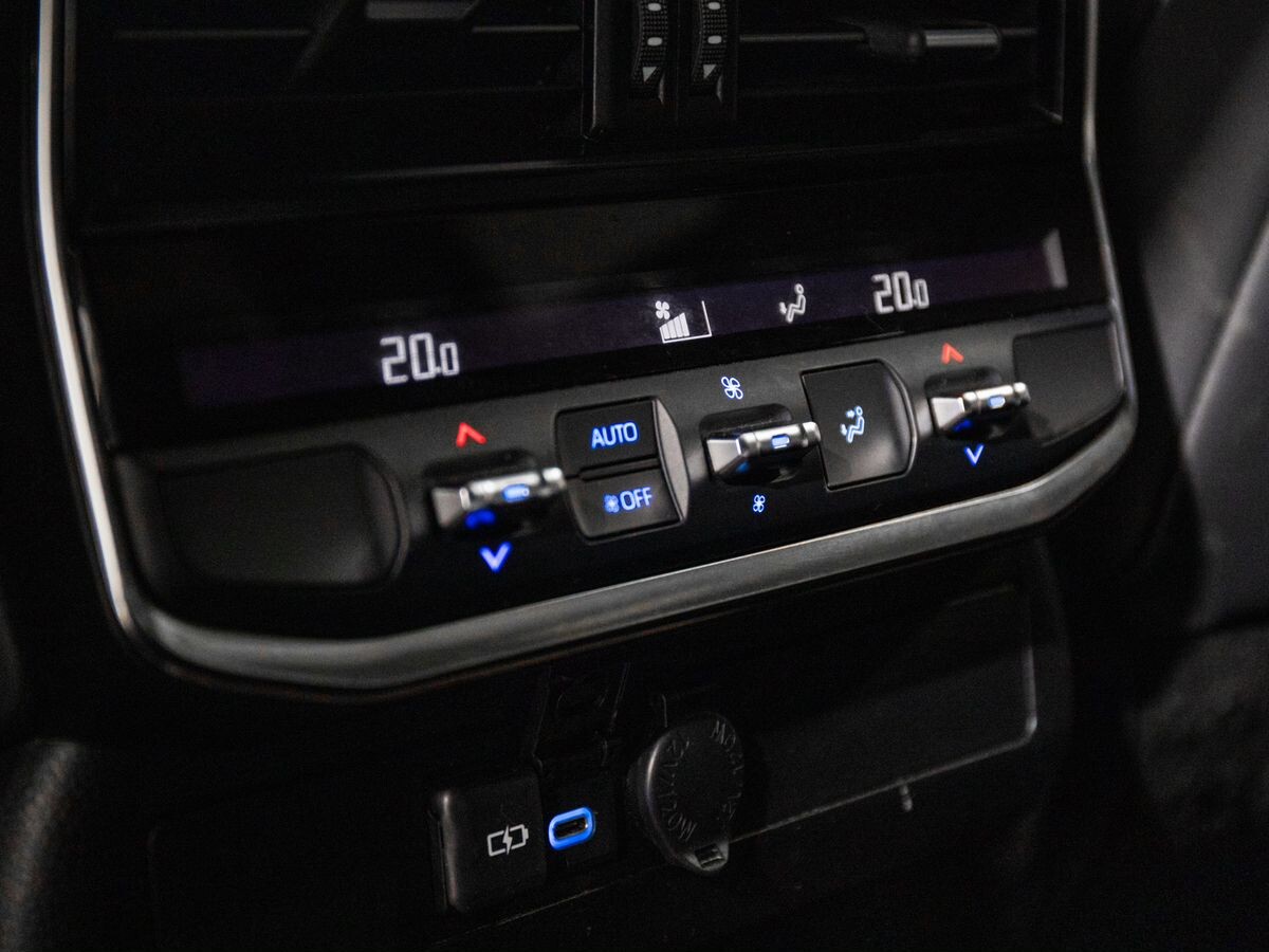 Toyota Land Cruiser 2021 - фото автомобиля