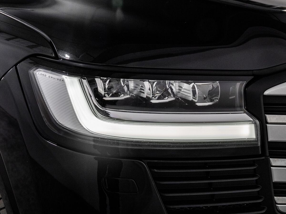 Toyota Land Cruiser 2021 - фото автомобиля