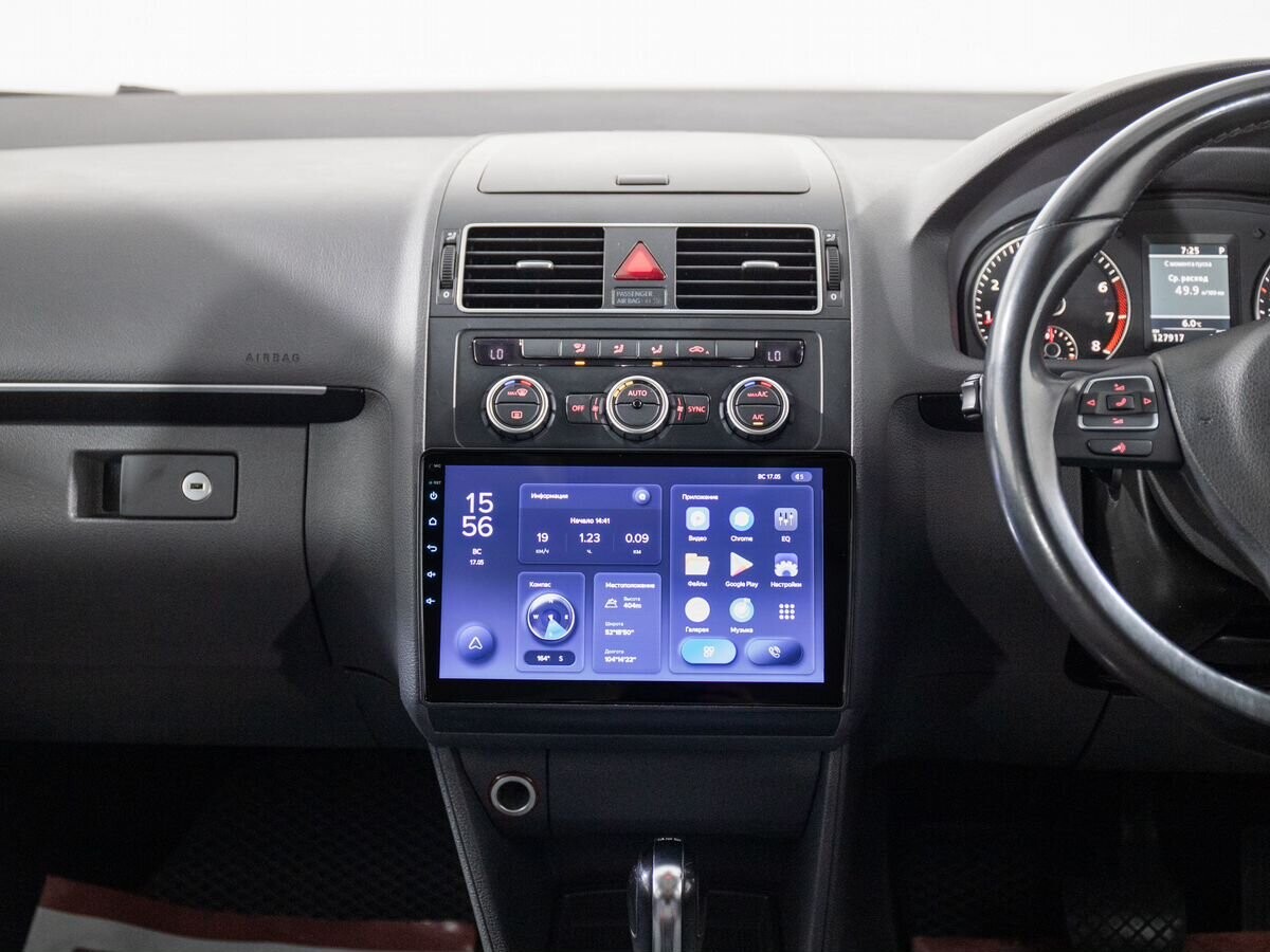 Volkswagen Touran 2012 - фото автомобиля