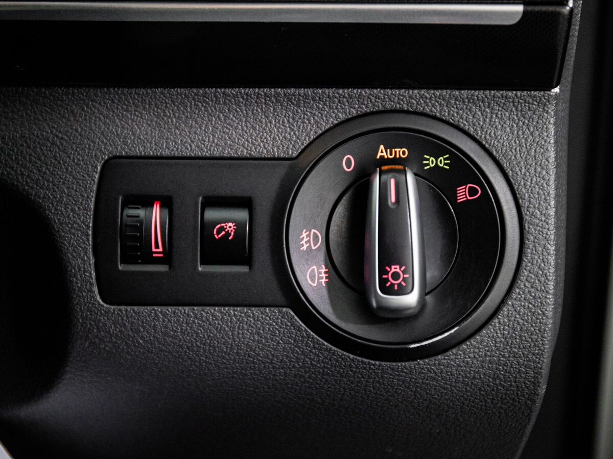 Volkswagen Touran 2012 - фото автомобиля