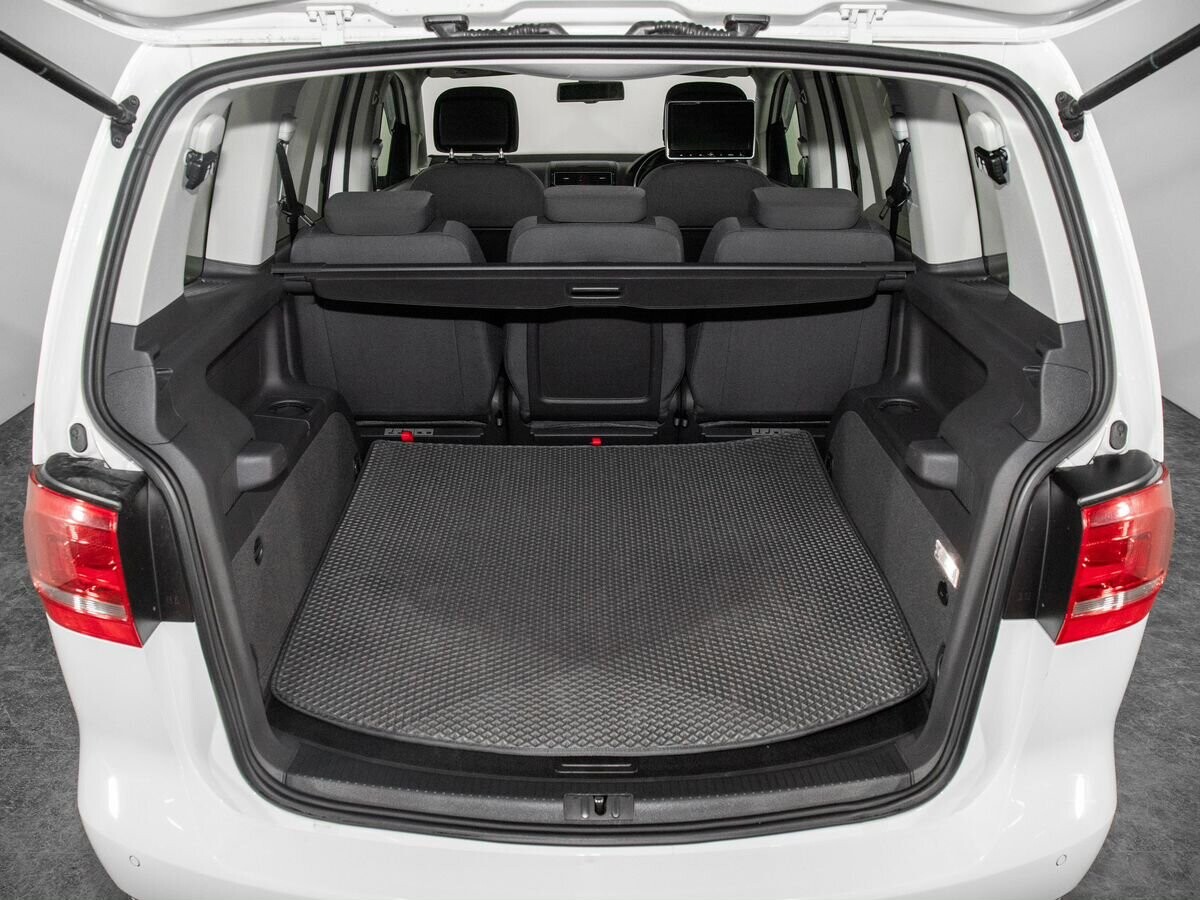 Volkswagen Touran 2012 - фото автомобиля