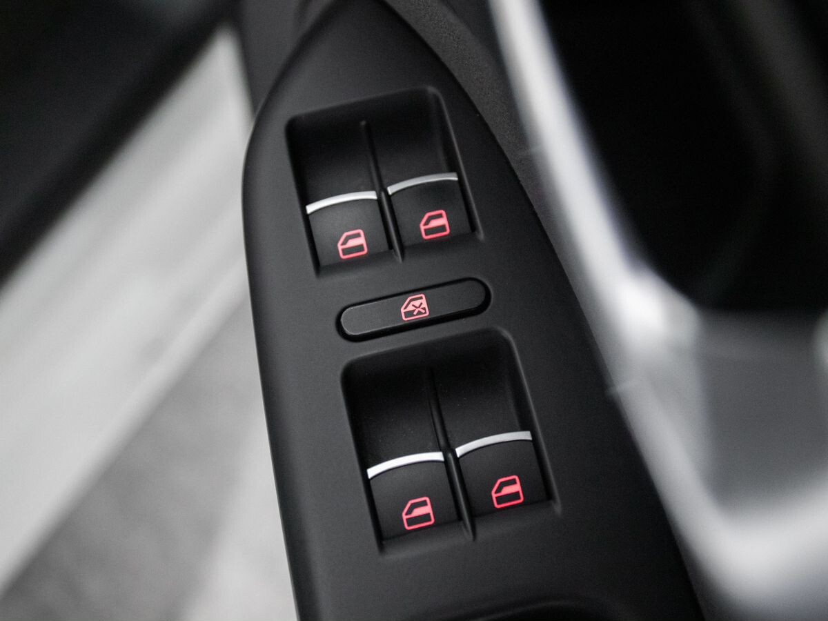 Volkswagen Touran 2012 - фото автомобиля
