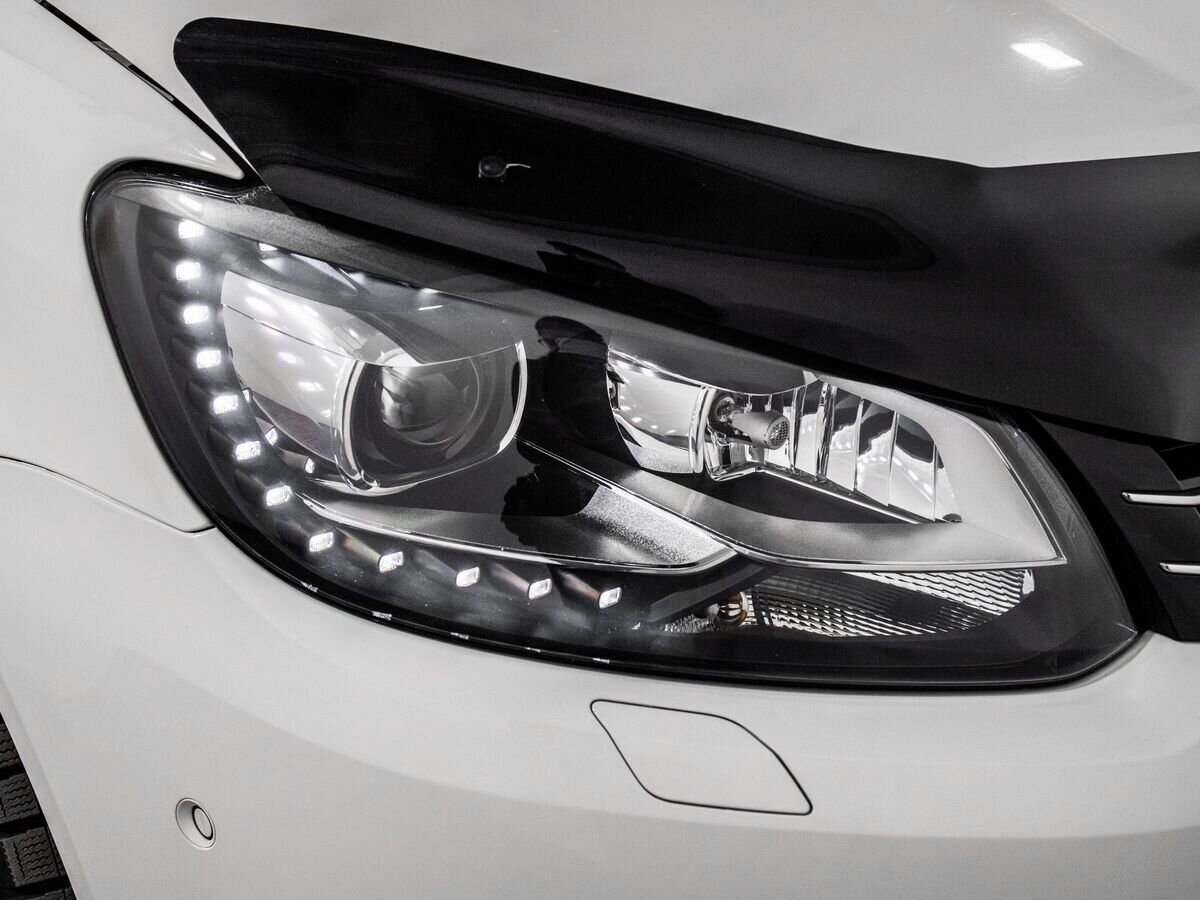 Volkswagen Touran 2012 - фото автомобиля