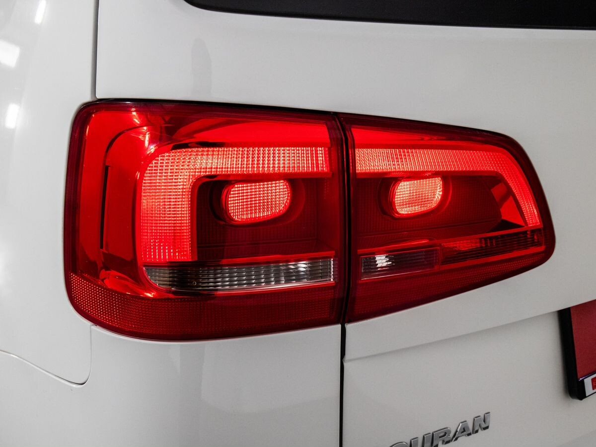 Volkswagen Touran 2012 - фото автомобиля