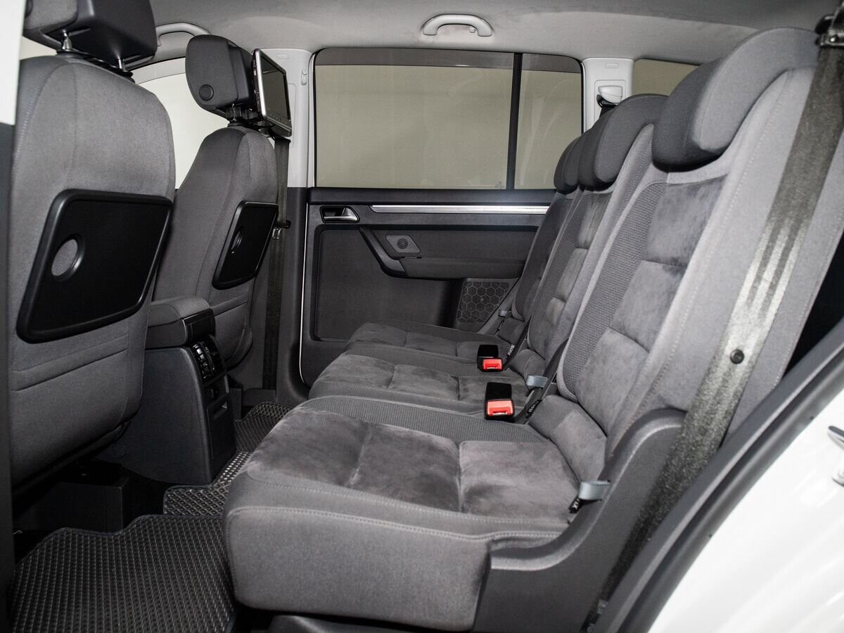 Volkswagen Touran 2012 - фото автомобиля