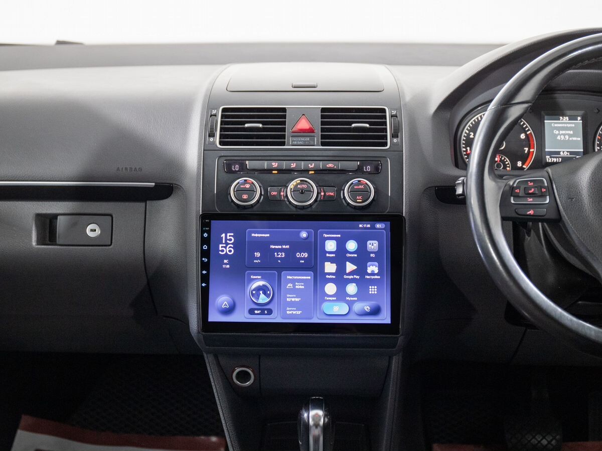 Volkswagen Touran 2012 - фото автомобиля