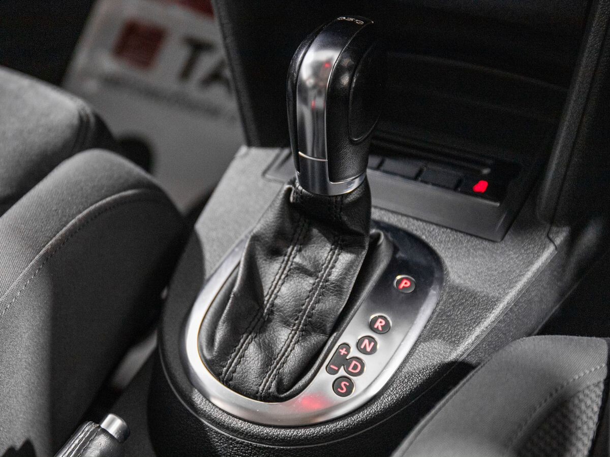 Volkswagen Touran 2012 - фото автомобиля