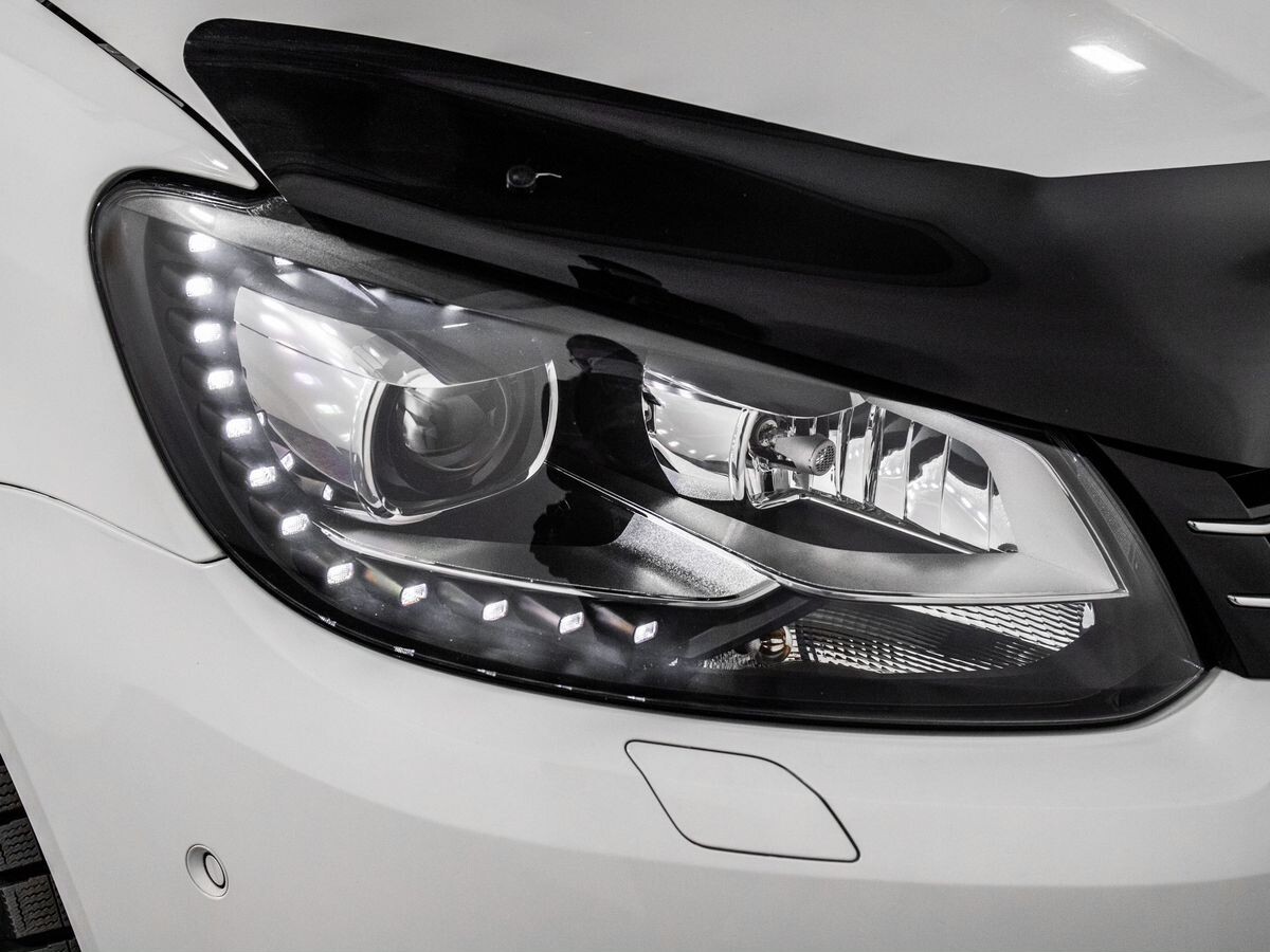 Volkswagen Touran 2012 - фото автомобиля