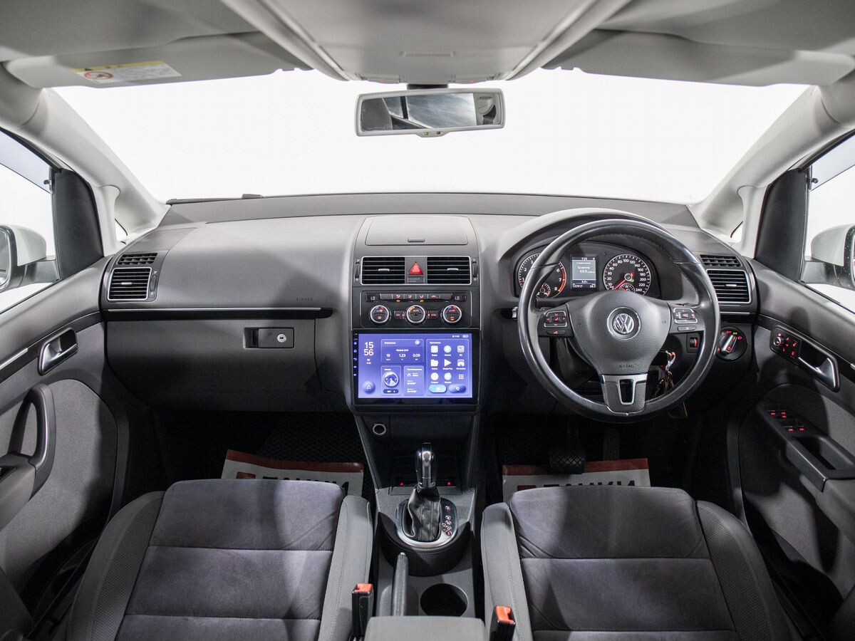 Volkswagen Touran 2012 - фото автомобиля